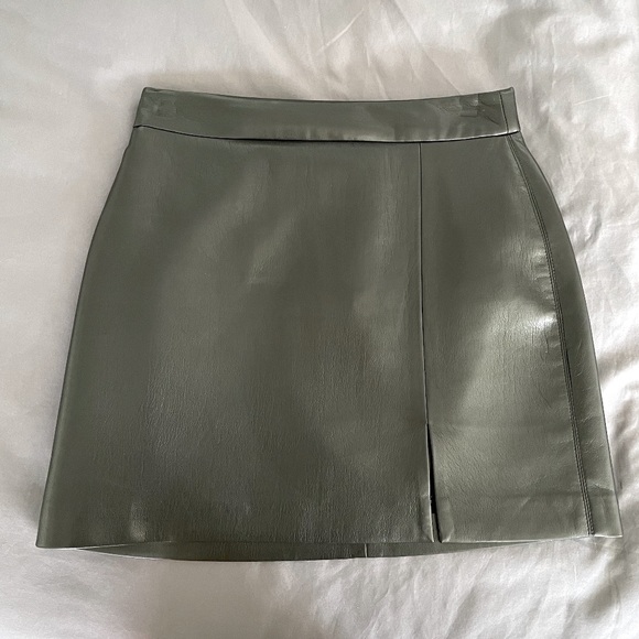 Aritzia Wilfred Patio Vegan Leather Mini Skirt Black 2 - Picture 5 of 7